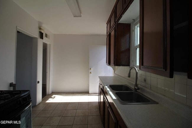 Building Photo - 3200 Richmond Ave