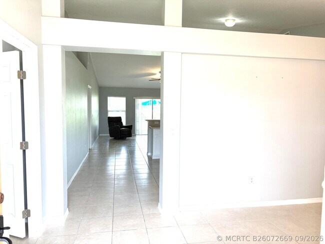 Building Photo - 2182 SW Idaho Ln