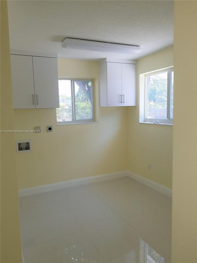 Building Photo - 801 NW 30th Pl