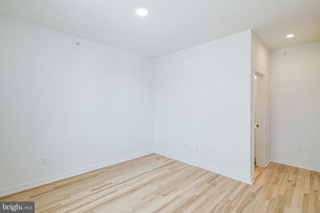 Building Photo - 1842 E Harold St