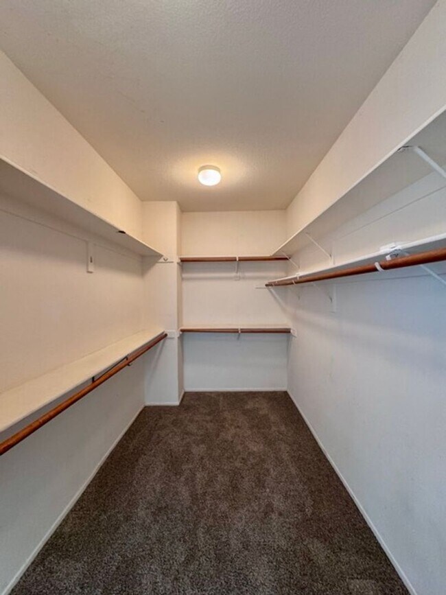 Building Photo - Beautiful 4 Bedroom + Office Home for Lease