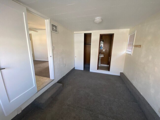 Building Photo - 710 Hood Ave