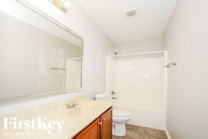 Building Photo - 2547 Greythorne Dr