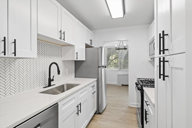 Building Photo - 301 N Beauregard St