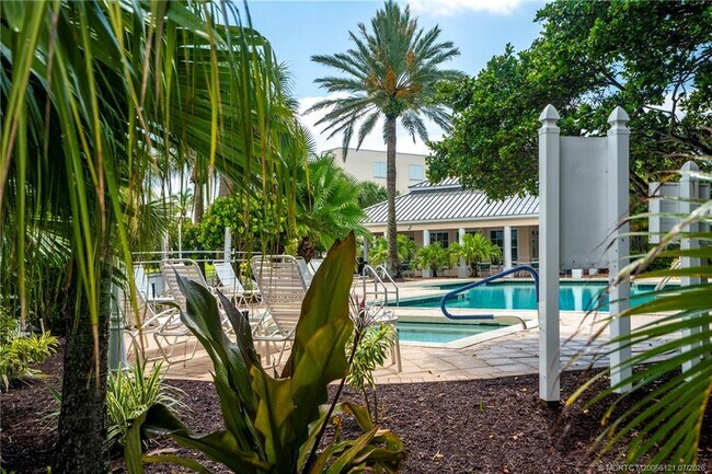 Building Photo - 5750 NE Island Cove Way