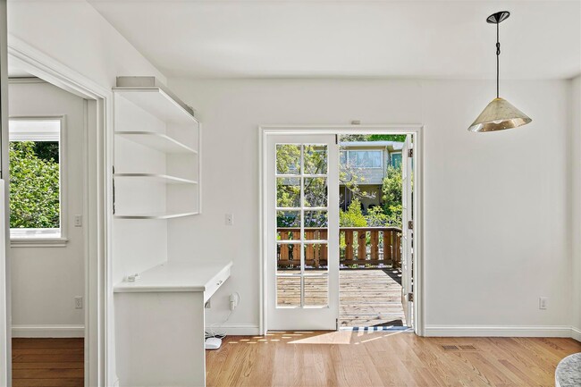 Building Photo - Large, Beautiful Upper Piedmont Home