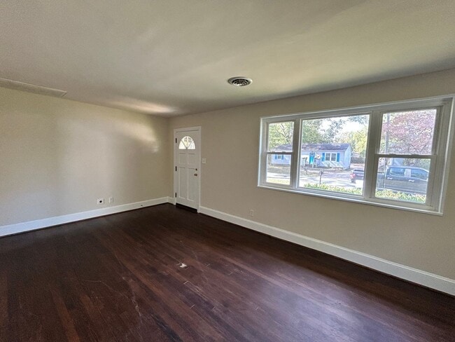 Building Photo - 1815 Powell Rd