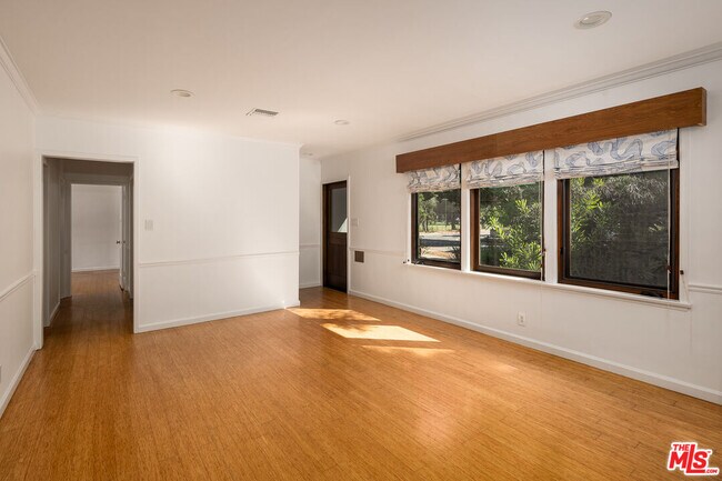Building Photo - 1743 Robson Ave