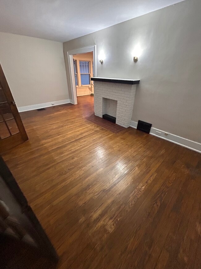 Building Photo - 2420 Plum St