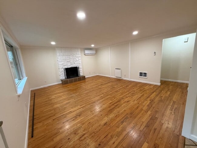 Building Photo - 18021 SW Tualata Ave