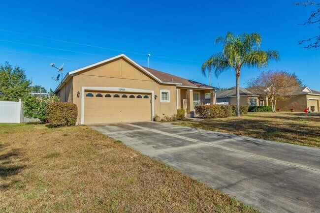 Building Photo - Grand Island Ridge! 3/2 with Split Floorplan and Fenced Backyard