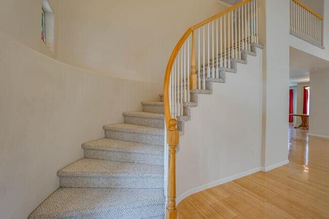 Building Photo - BEAUTIFUL FOUR BEDROOM HOME IN EAST COUNTY