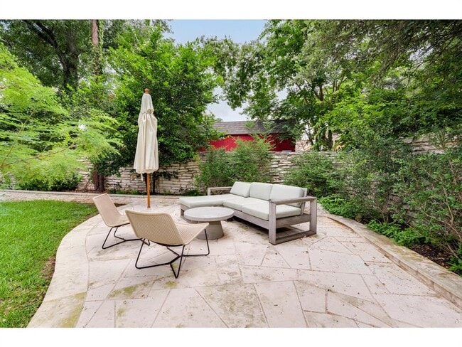 Building Photo - 8700 Mountainwood Cir