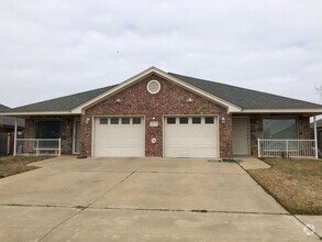 Building Photo - 5011 Heather Ln