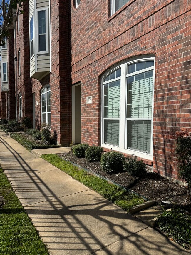 Primary Photo - JULY MOVE IN - Spacious 3 Bedroom 3.5 Bath...