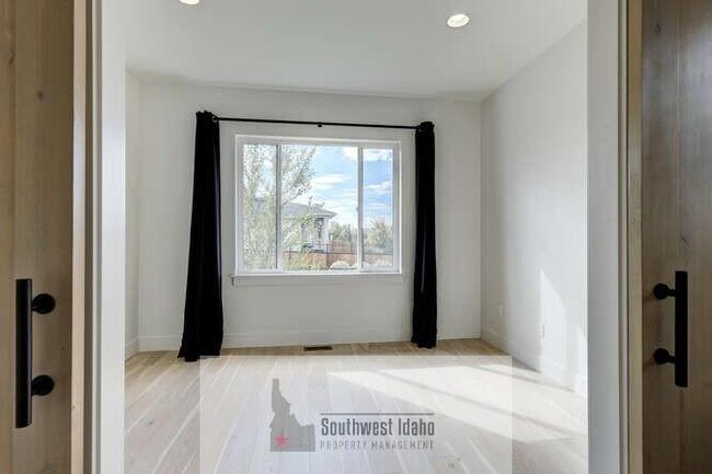 Building Photo - 7655 W Meltwater Ln