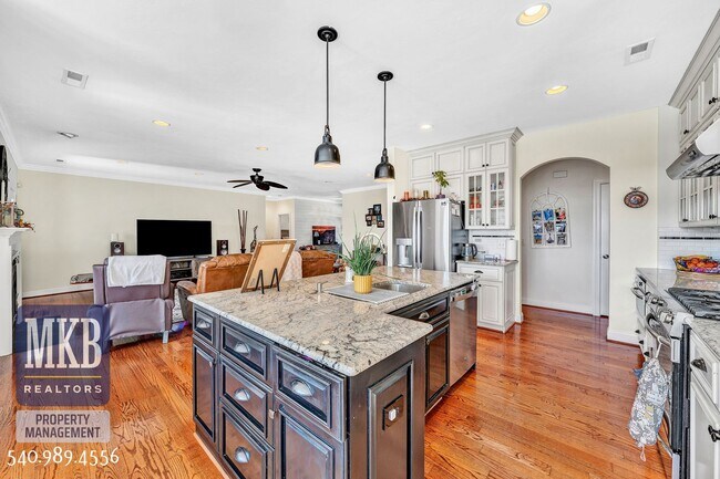 Building Photo - 7621 Nandina Dr