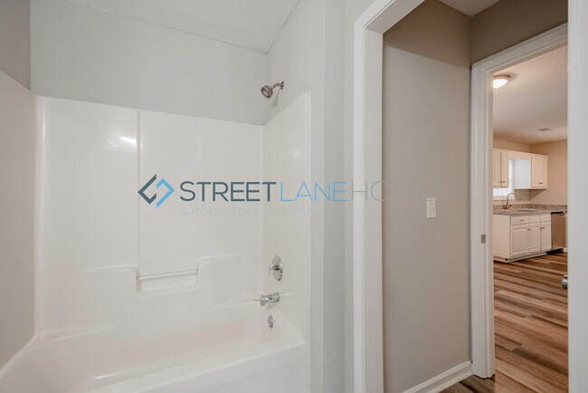 Building Photo - NOW OFFERING $250 OFF FIRST FULL MONTH IF ...