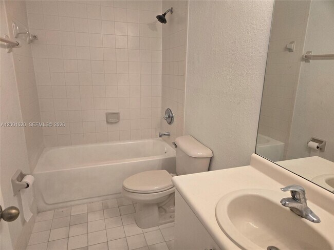 Building Photo - 2731 SE 17th Ave