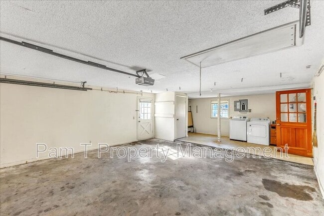 Building Photo - 11403 Largo Dr