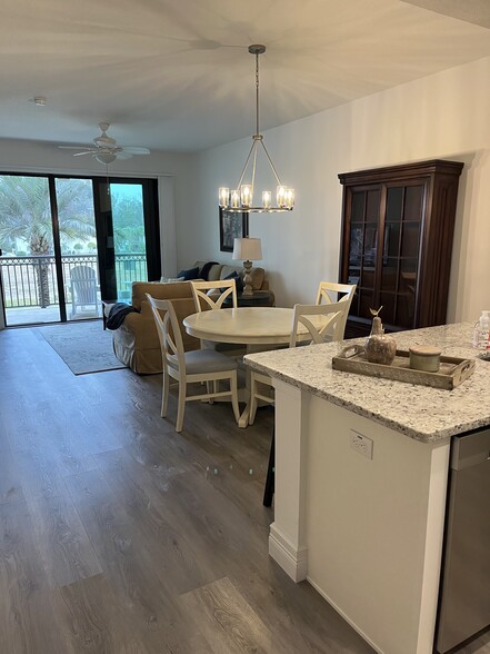 dining area - 799 Sterthaus Dr