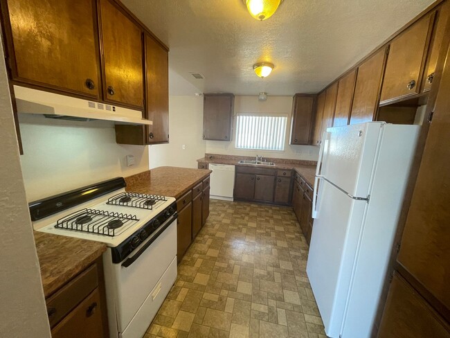 Building Photo - Apple Valley-Cute Starter Home- 2 Bedrooms...