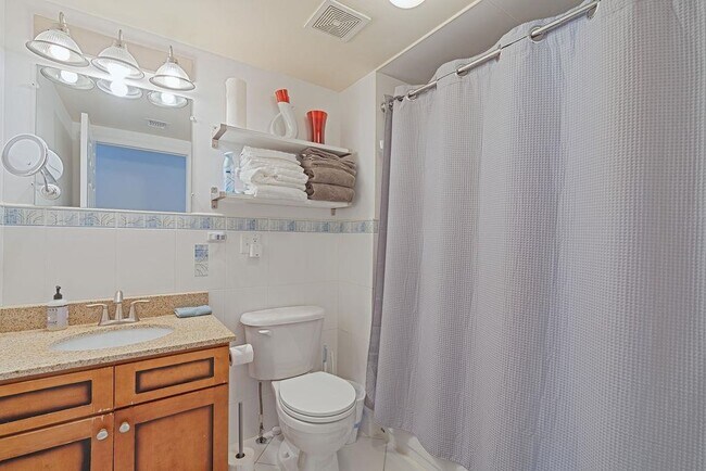 Building Photo - 620 38th St