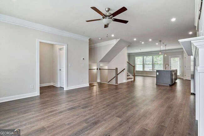 Building Photo - 1395 Harris Way S