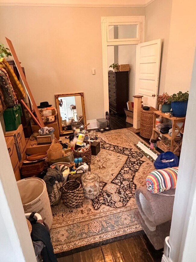 Building Photo - Spacious 1BD Shotgun, Uptown with Backyard!