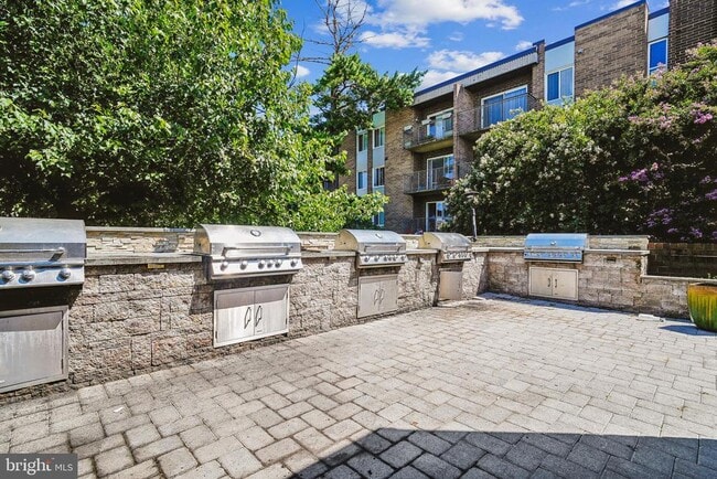 Building Photo - 60 S Van Dorn St