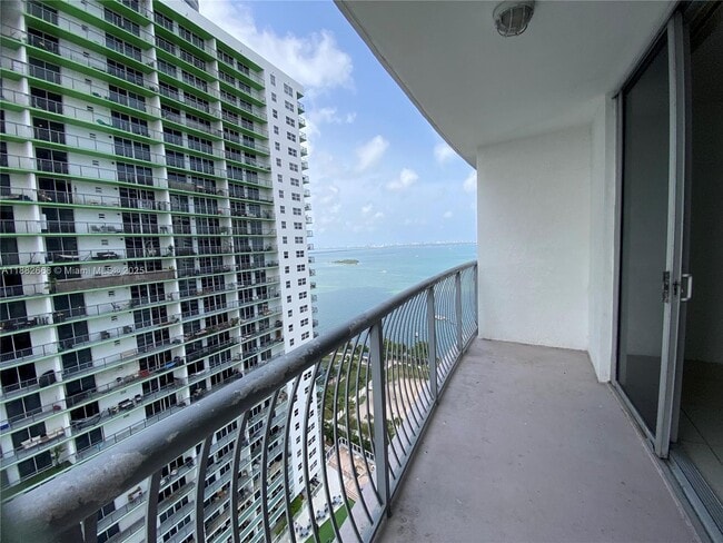 Building Photo - 1750 N Bayshore Dr