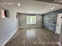 Building Photo - 3923 Miami-