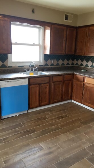 Building Photo - 235 Cristiani St