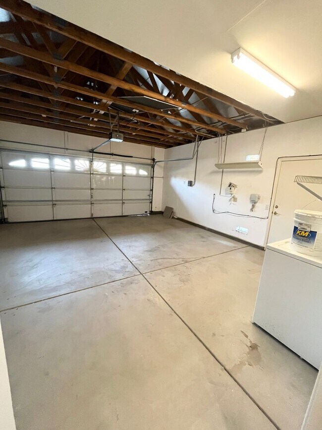 Building Photo - Clean, Cute & Convenient Sun City Roseville Active Adult 55+