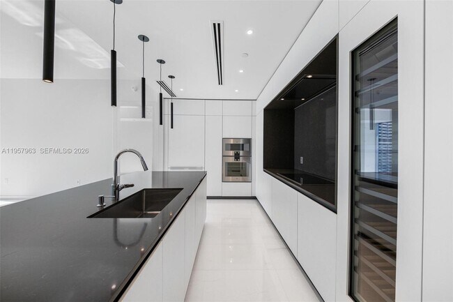 Building Photo - 300 Biscayne Blvd Way