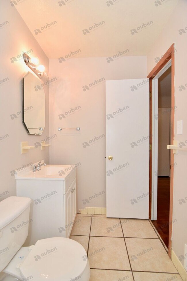 Building Photo - 3 Bed/2 Bath in Quiet Cul-de-Sac