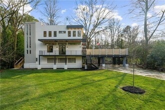 Building Photo - 942 Peachtree Battle Cir NW