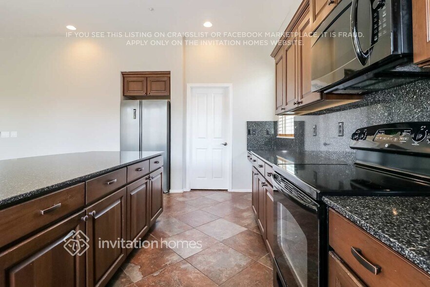 Building Photo - 13373 S 186th Dr