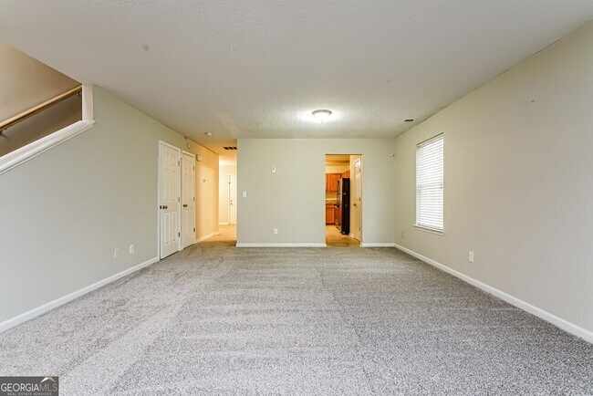 Building Photo - 415 Pinevale Ct