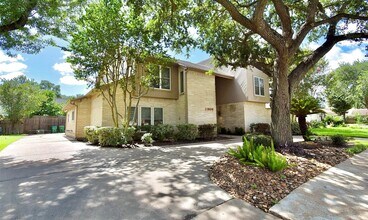 Building Photo - 11806 Braesridge Dr