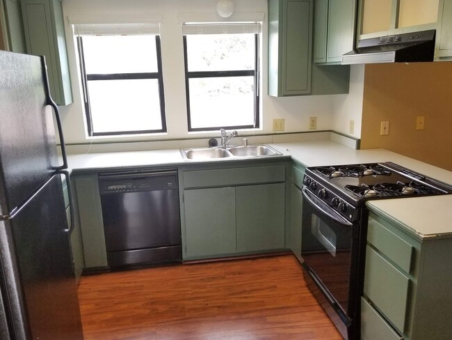 Building Photo - 467 Buchon St