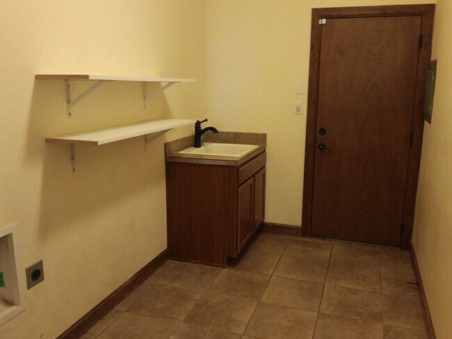 Primary Photo - Stunning 5-bedroom, 2.5-bathroom home in R...