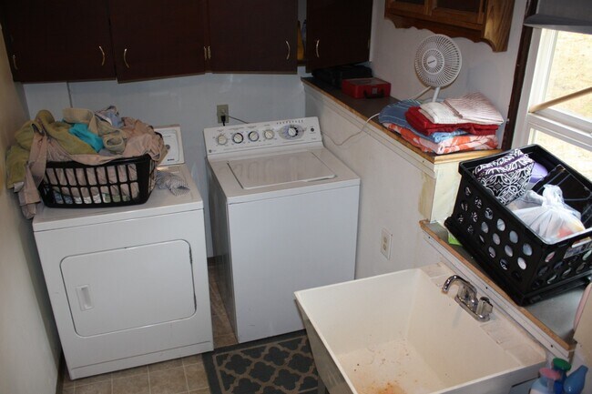 Building Photo - Single Family Home