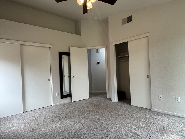 Building Photo - Recently remodeled charmer!