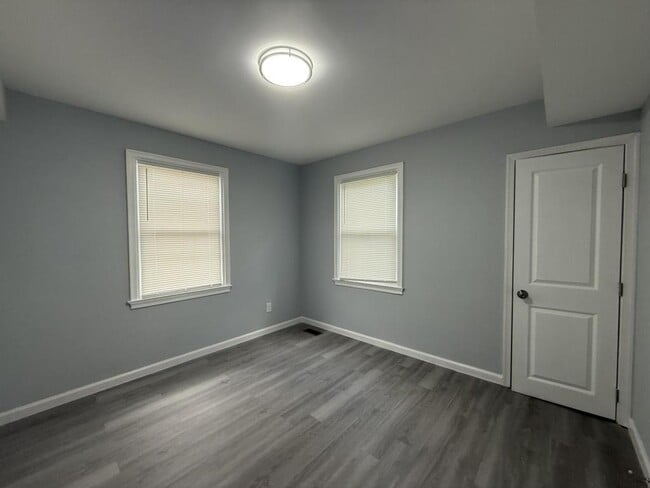 Building Photo - 9613 Harding Ave