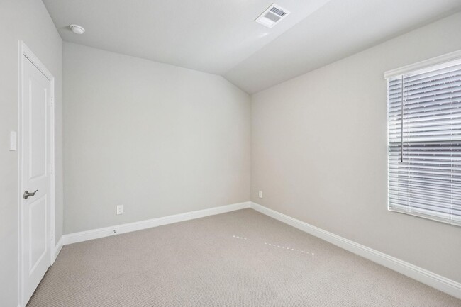 Building Photo - 409 Midnight Oak Dr