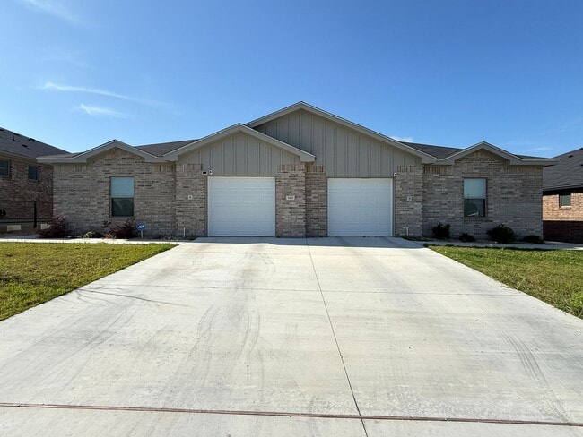 Building Photo - 5411 Rose Gdn Lp