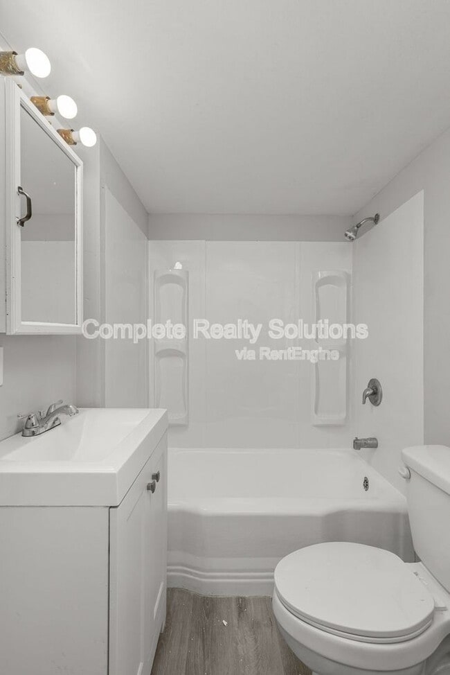 Building Photo - 4035 Schiller Pl