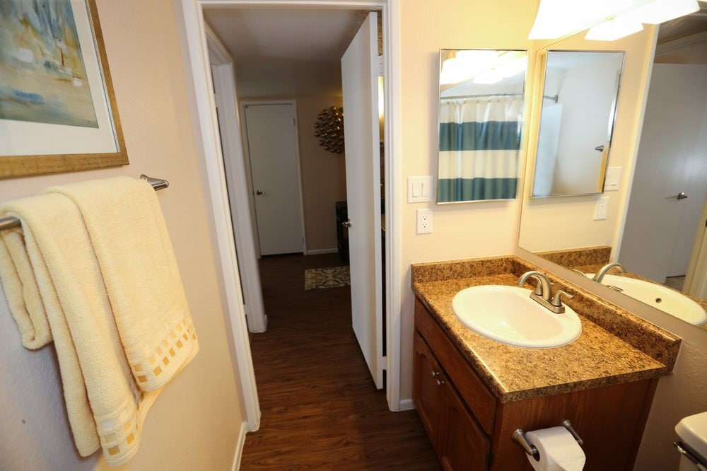 Building Photo - 7 W Mohawk Dr