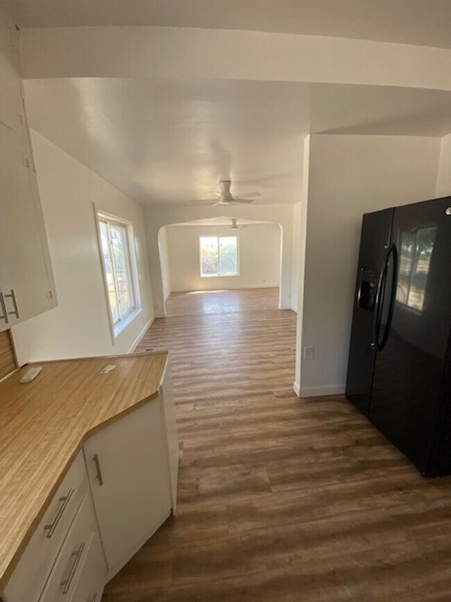 Building Photo - Home With Shop & Pasture!